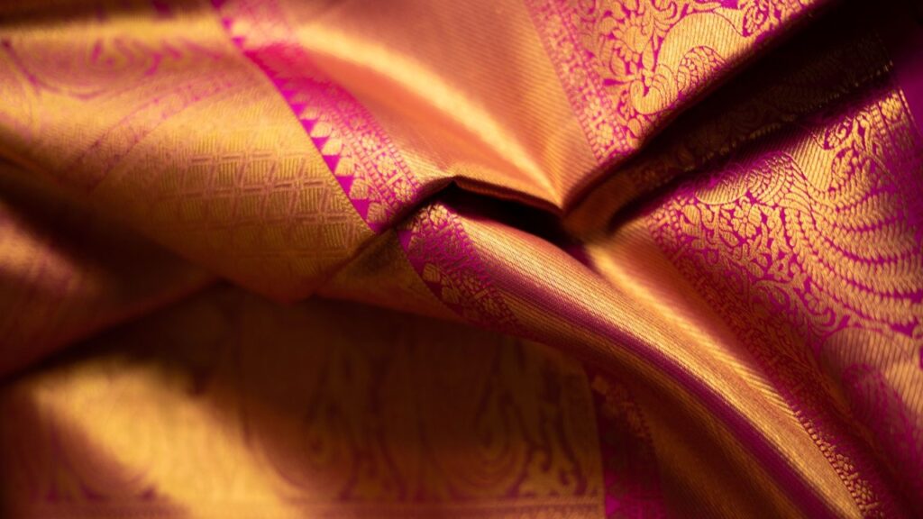 Exquisite Elegance: The Timeless Allure of Kanjivaram Sarees – Silverlines